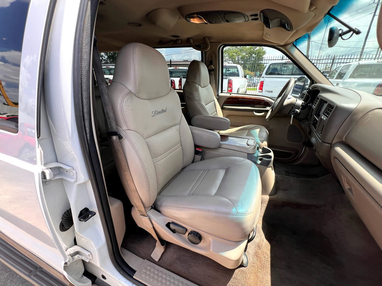 Used 2001 Ford Excursion Limited image 32