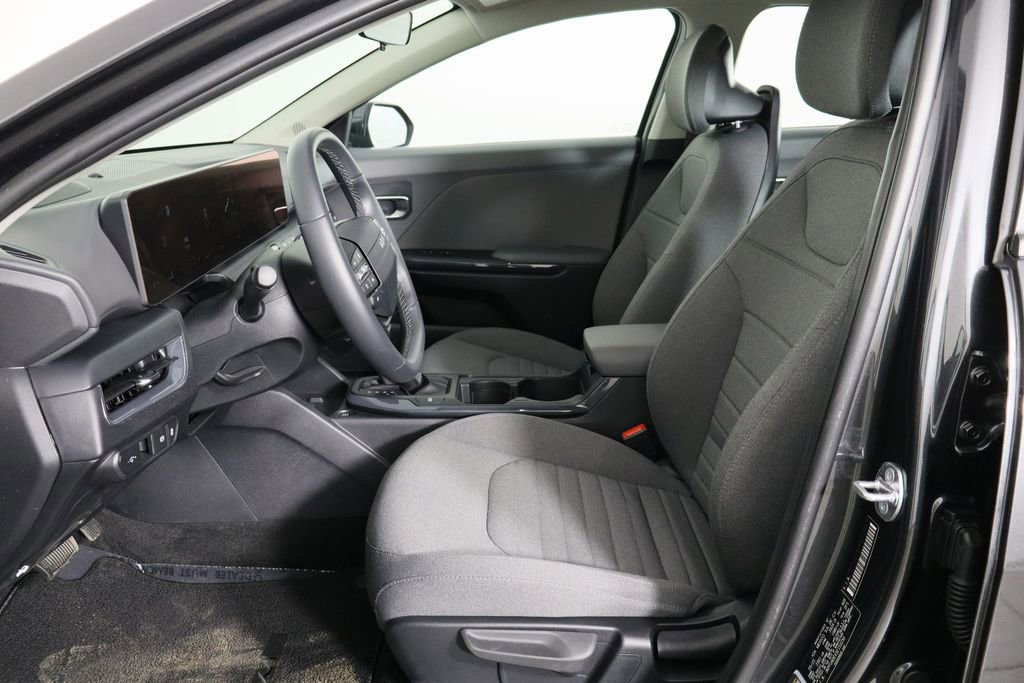 Used 2025 Kia K4 EX image 16