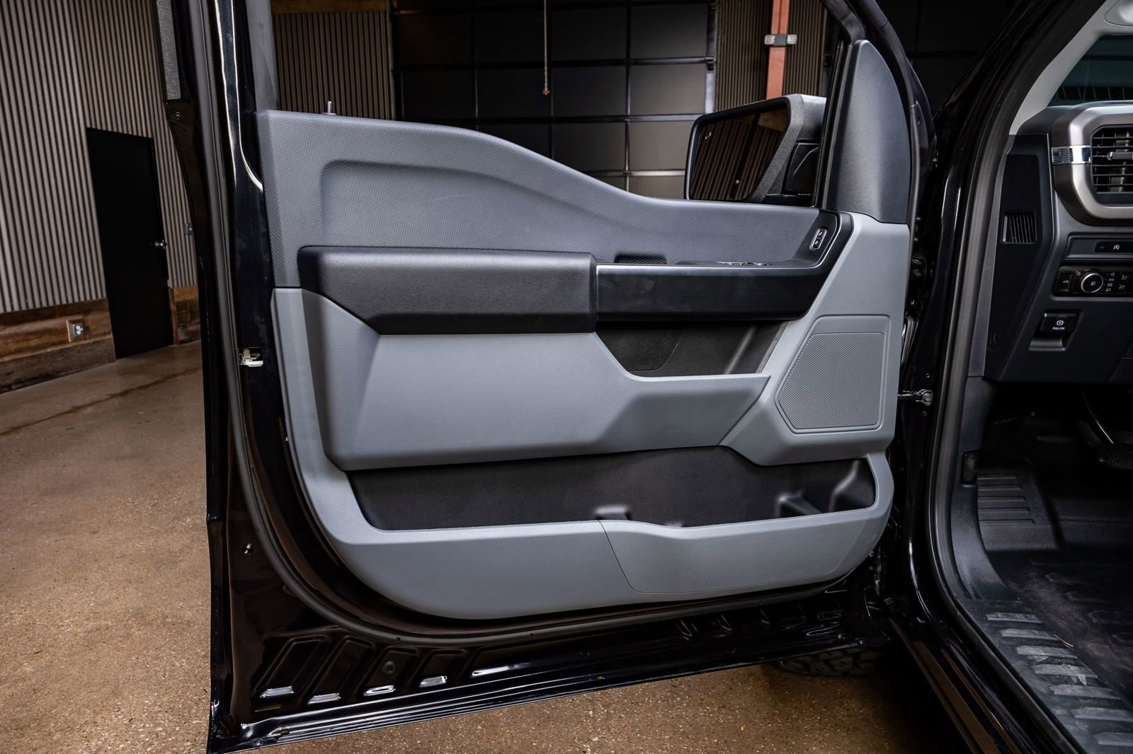 Used 2025 Ford F150 XL w/ Equipment Group 103A High image 28