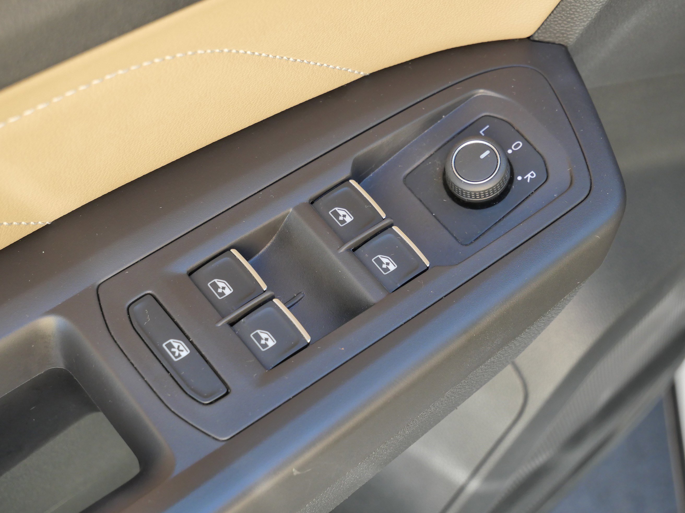 Certified 2022 Volkswagen Atlas Cross Sport SE image 19