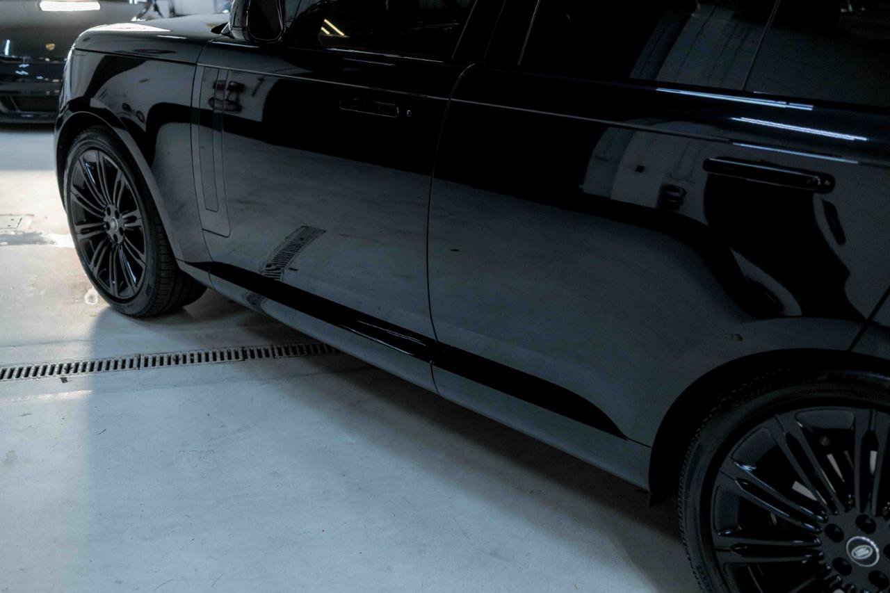 Used 2025 Land Rover Range Rover SE image 28