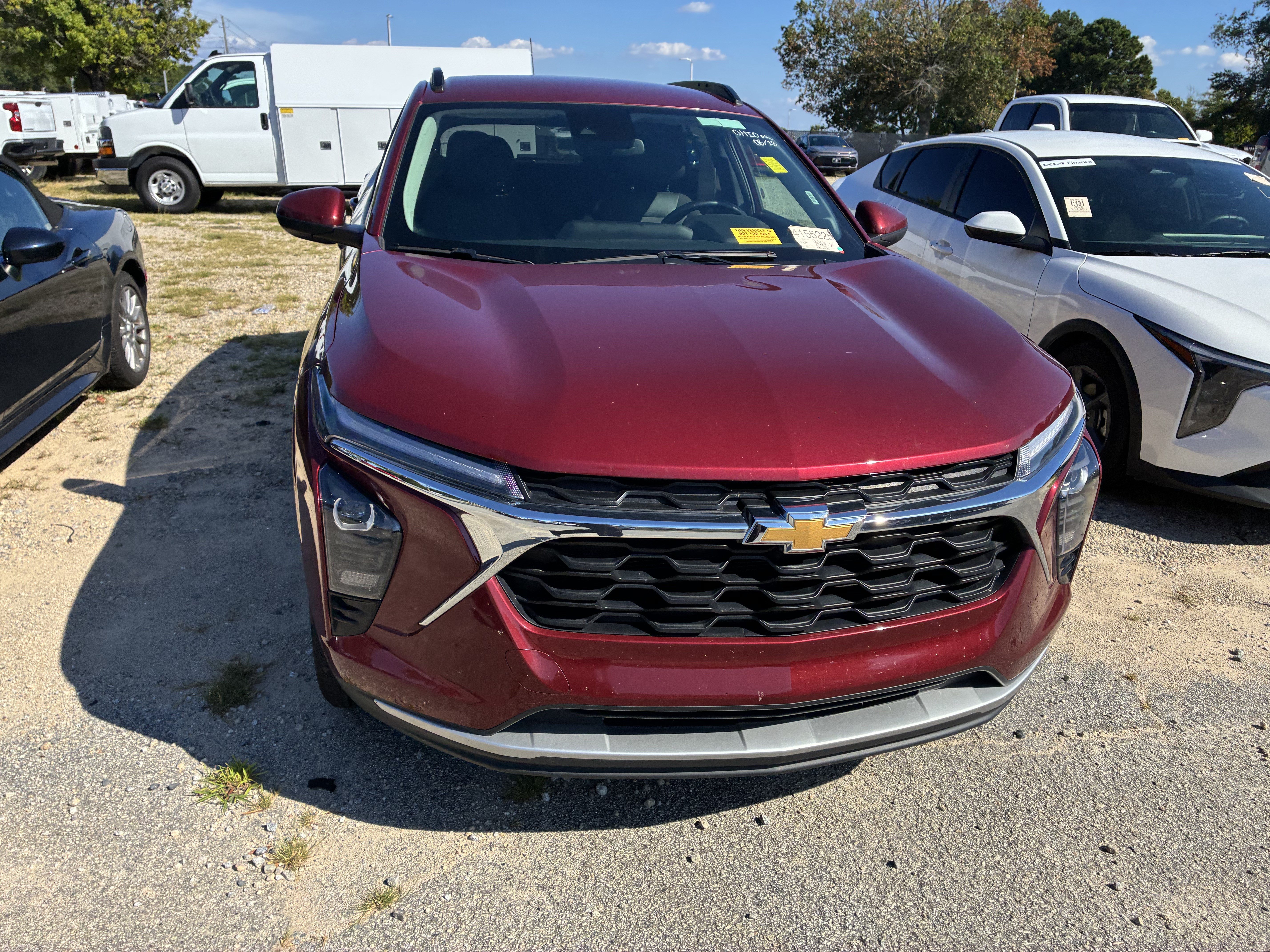 Used 2025 Chevrolet Trax LT w/ LT Convenience Package FWD image 2