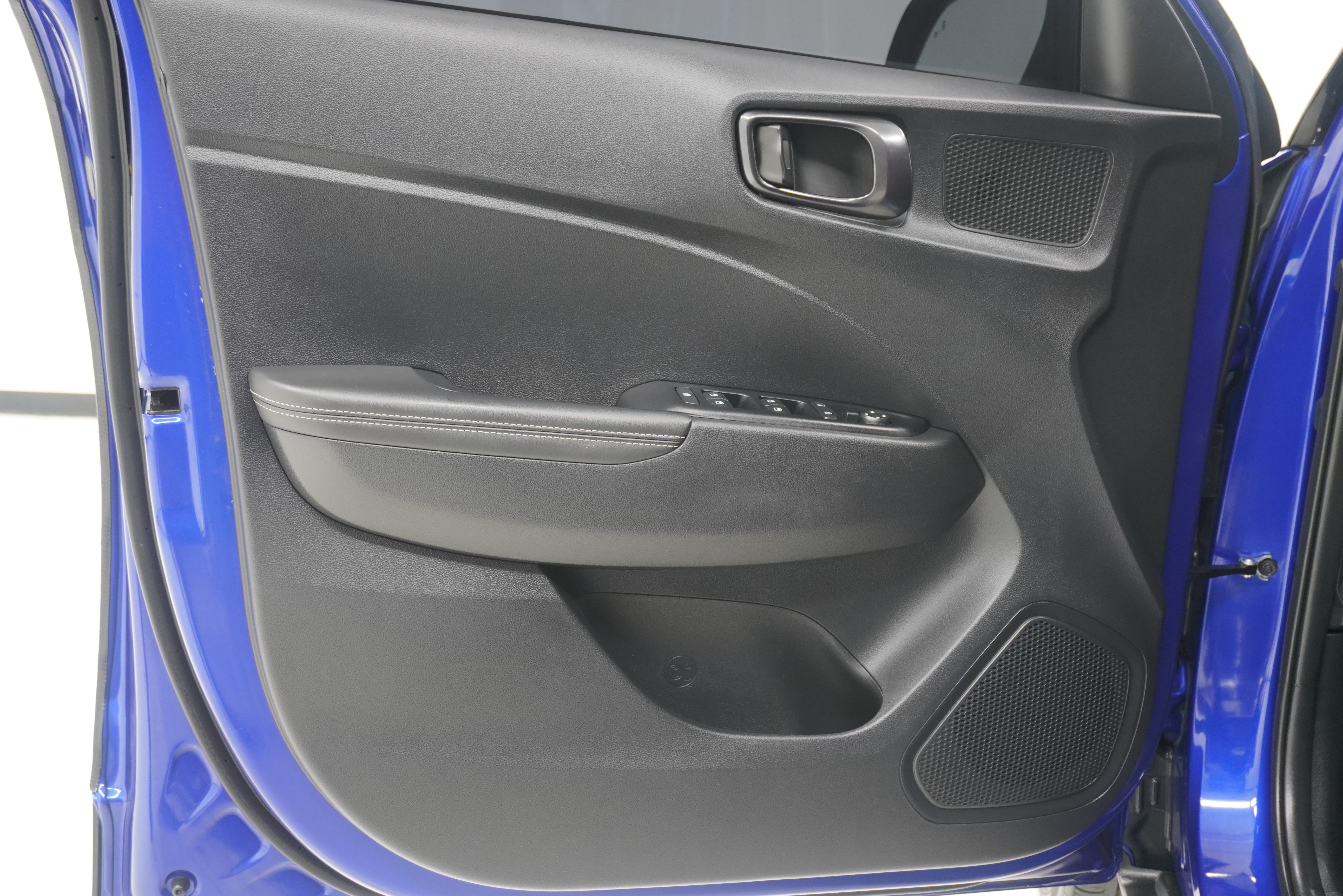 Used 2022 Hyundai Venue Limited FWD image 14