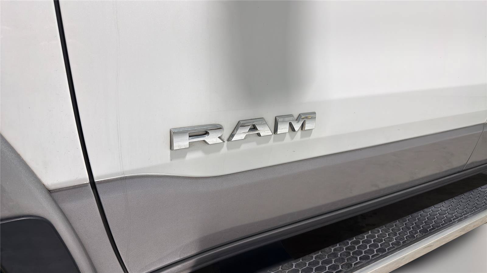 Used 2019 RAM 1500 Laramie AWD/4WD image 30