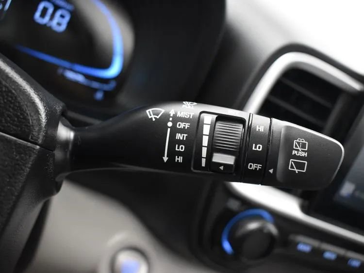 Used 2025 Hyundai Venue SEL image 27