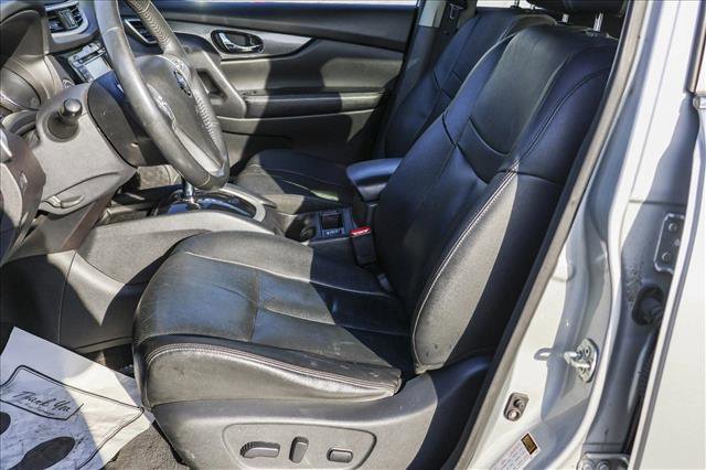 Used 2016 Nissan Rogue SL w/ SL Premium Package image 11