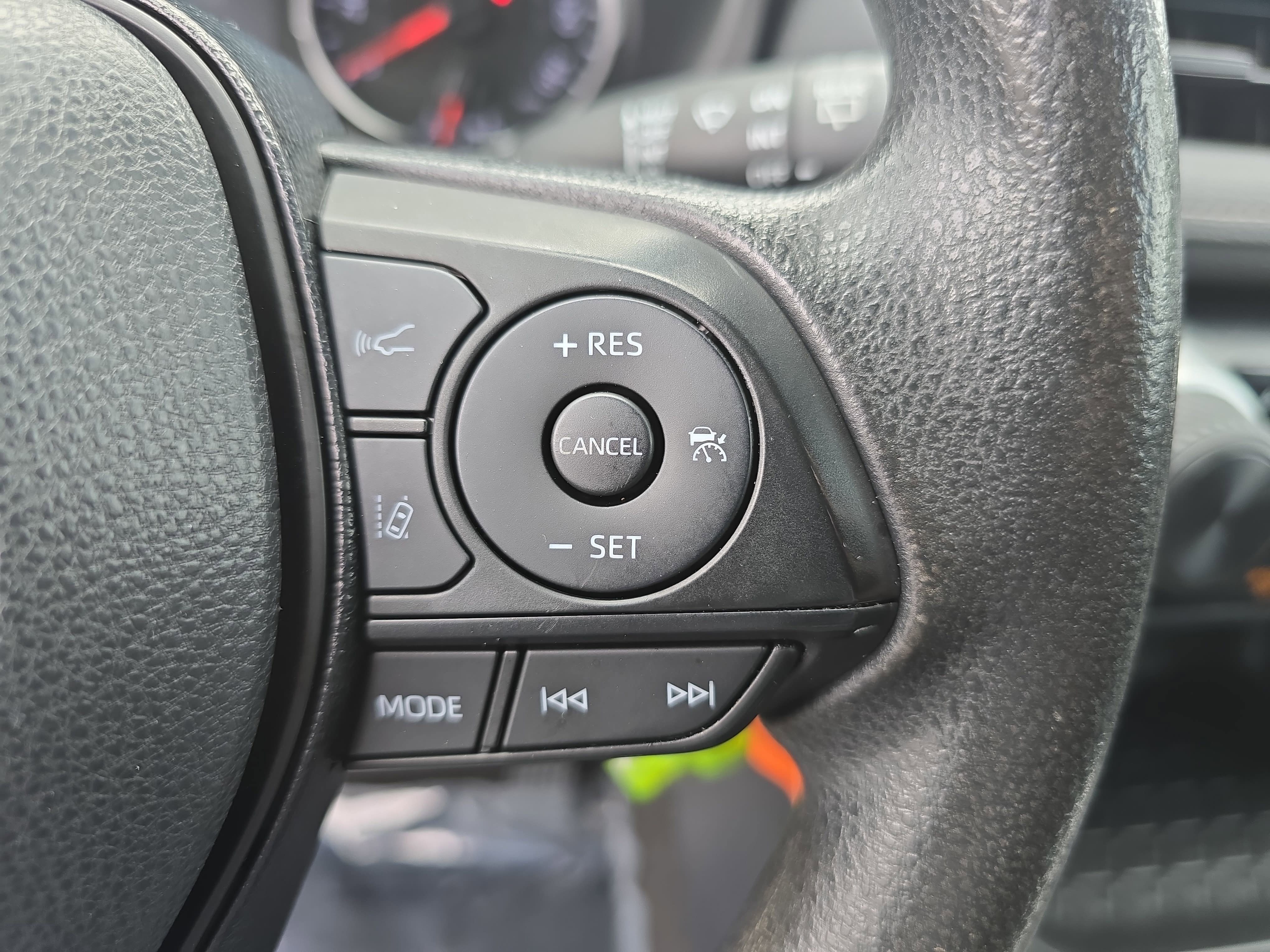Used 2020 Toyota RAV4 LE FWD image 17