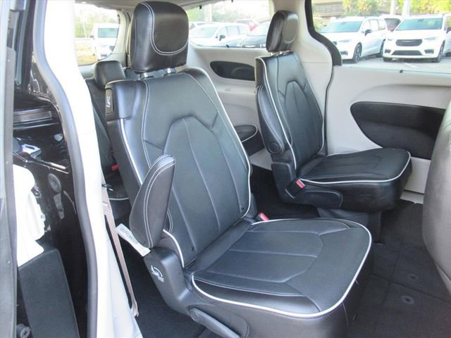 Used 2024 Chrysler Pacifica Limited image 29