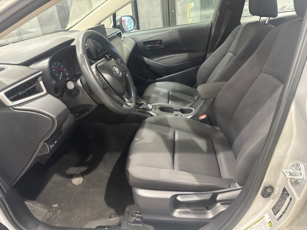Used 2025 Toyota Corolla LE FWD image 5