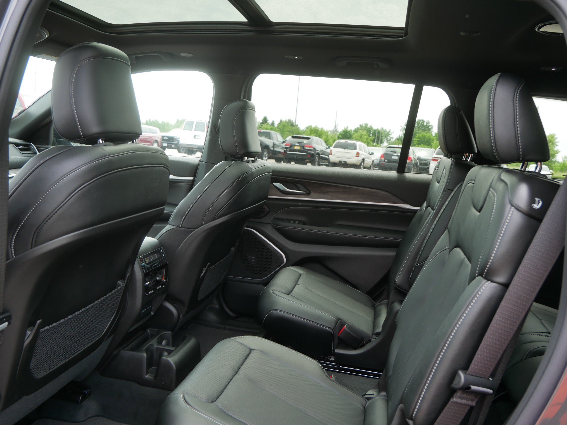 New 2026 Jeep Grand Cherokee L Limited AWD/4WD image 6
