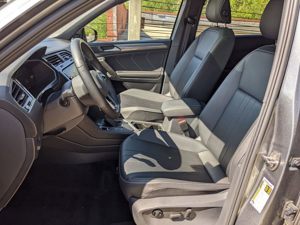 Certified 2023 Volkswagen Tiguan SE R-Line FWD image 11