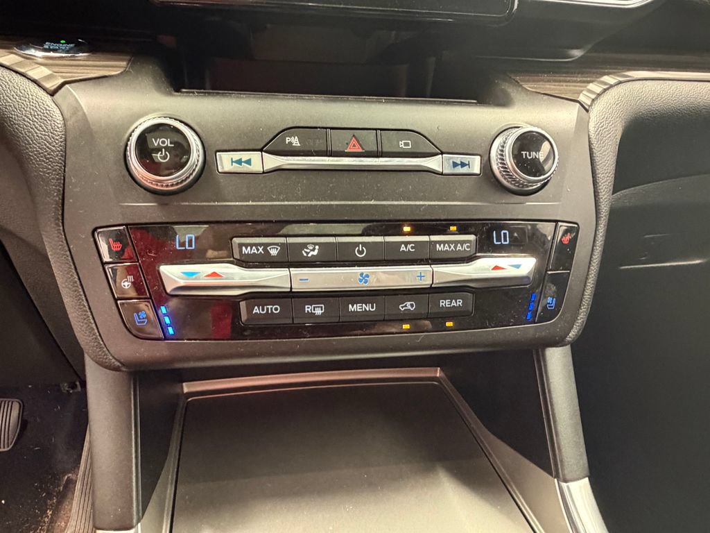 Used 2020 Ford Explorer Limited w/ Class III Trailer Tow Package AWD/4WD image 36