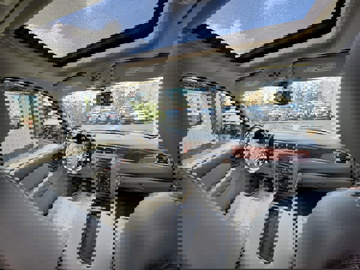 Used 2010 GMC Yukon SLT w/ SLT-2 Equipment Package image 8