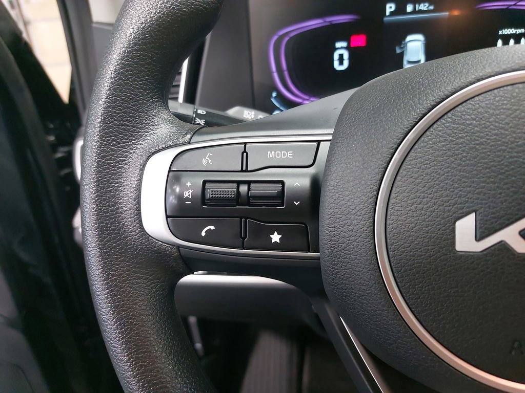 Used 2025 Kia Sportage LX image 16
