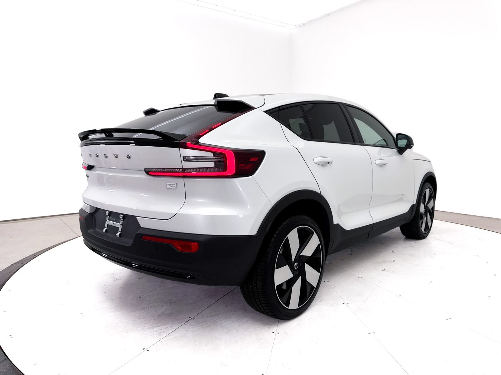 Used 2023 Volvo C40 P8 Recharge Ultimate AWD/4WD image 16