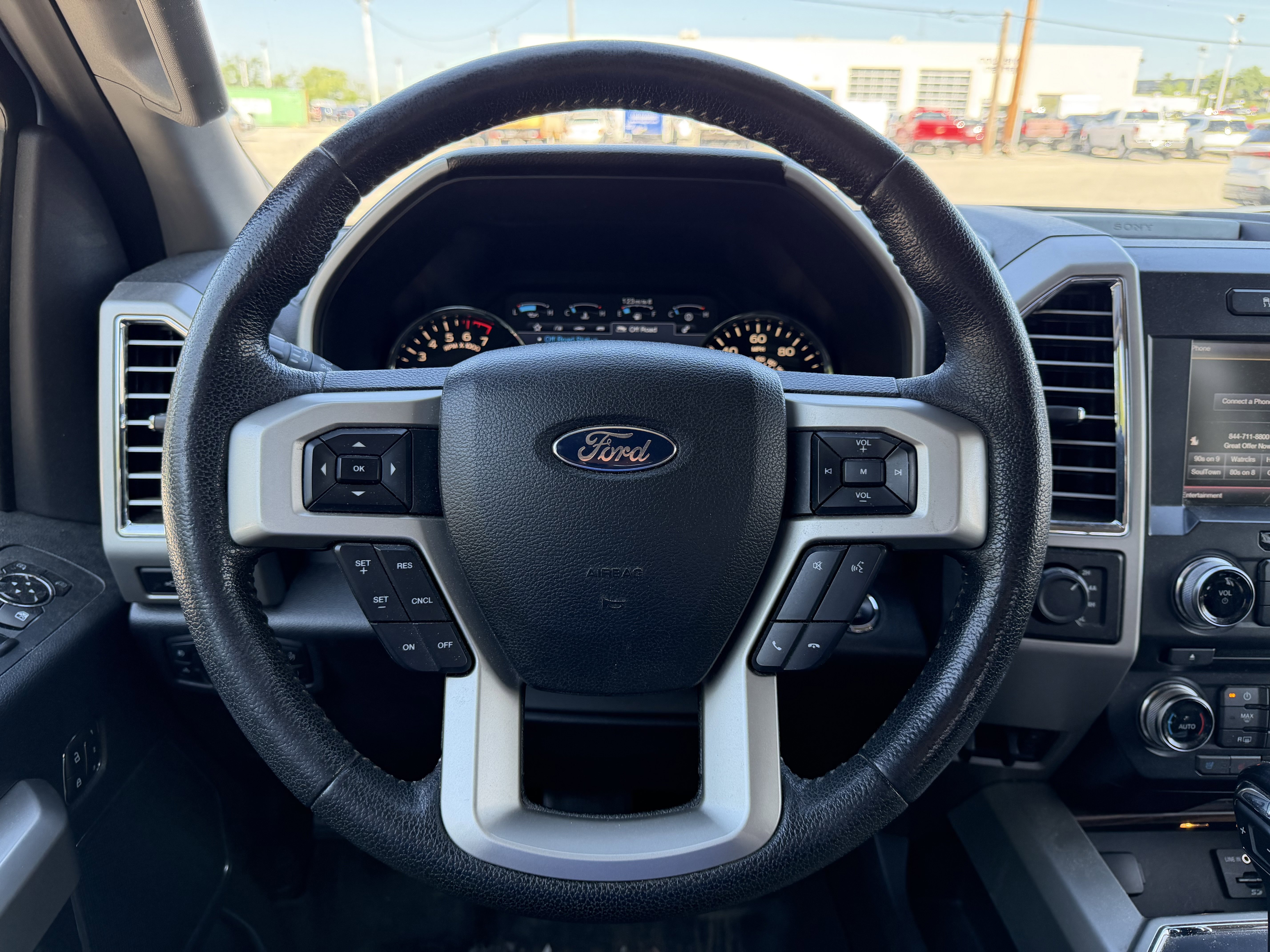 Used 2015 Ford F150 Lariat w/ Equipment Group 502A Luxury AWD/4WD image 16