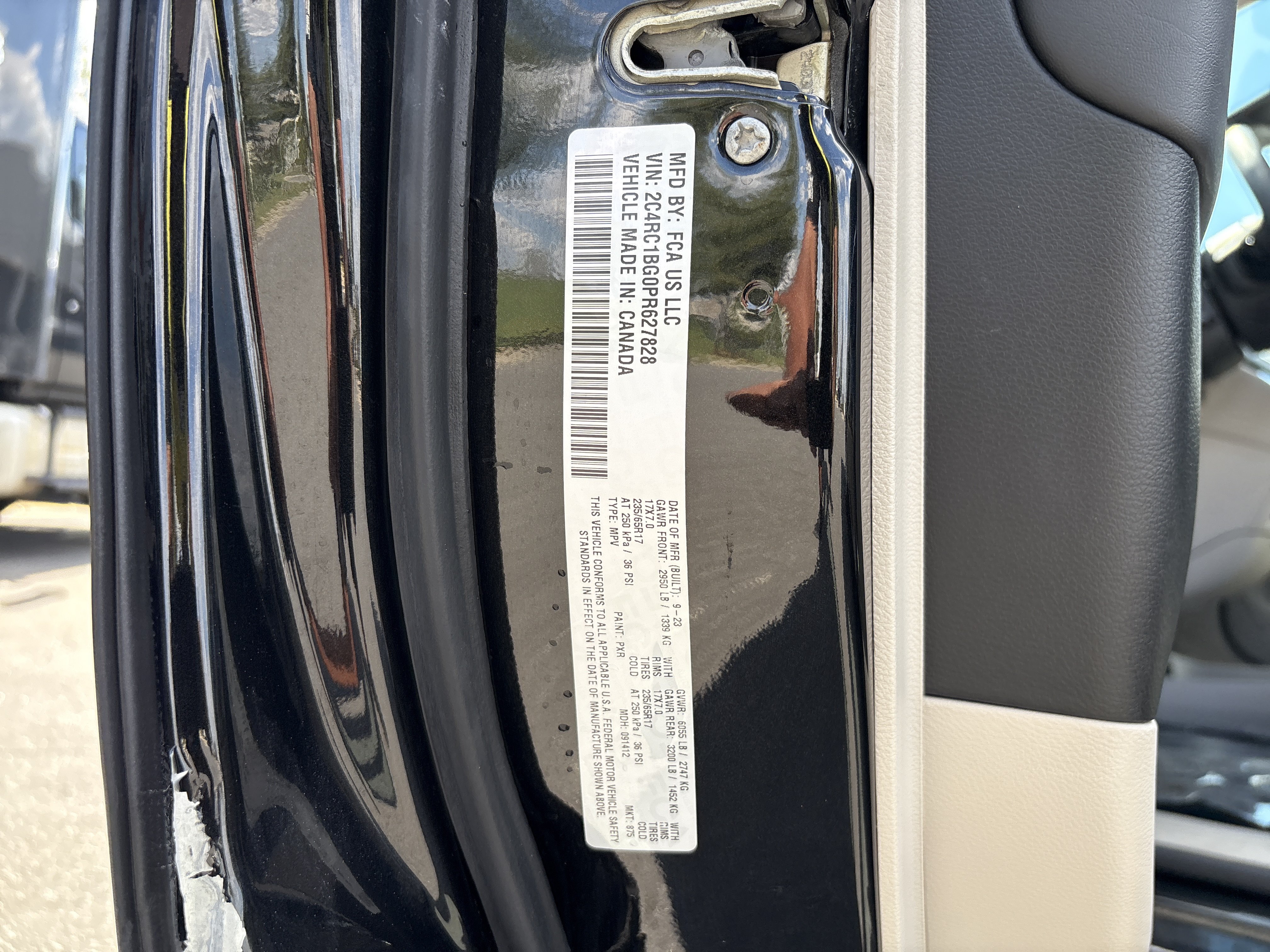 Used 2023 Chrysler Pacifica Touring-L FWD image 36