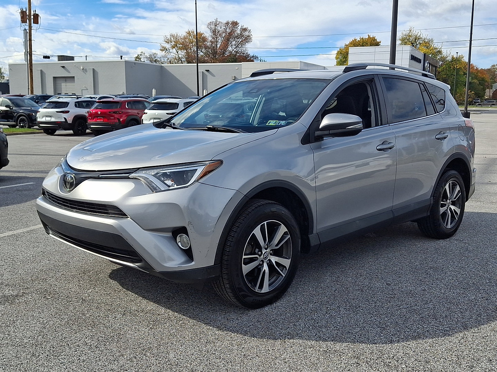 Used 2018 Toyota RAV4 XLE image 3