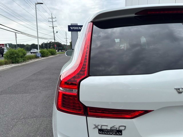 Certified 2022 Volvo XC60 B5 Inscription w/ Advanced Package AWD/4WD image 10