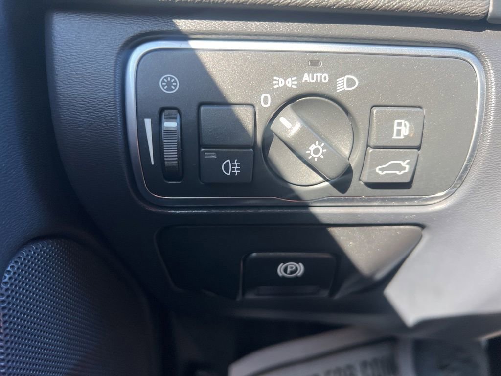 Used 2016 Volvo S60 T5 Premier w/ Convenience Package image 36