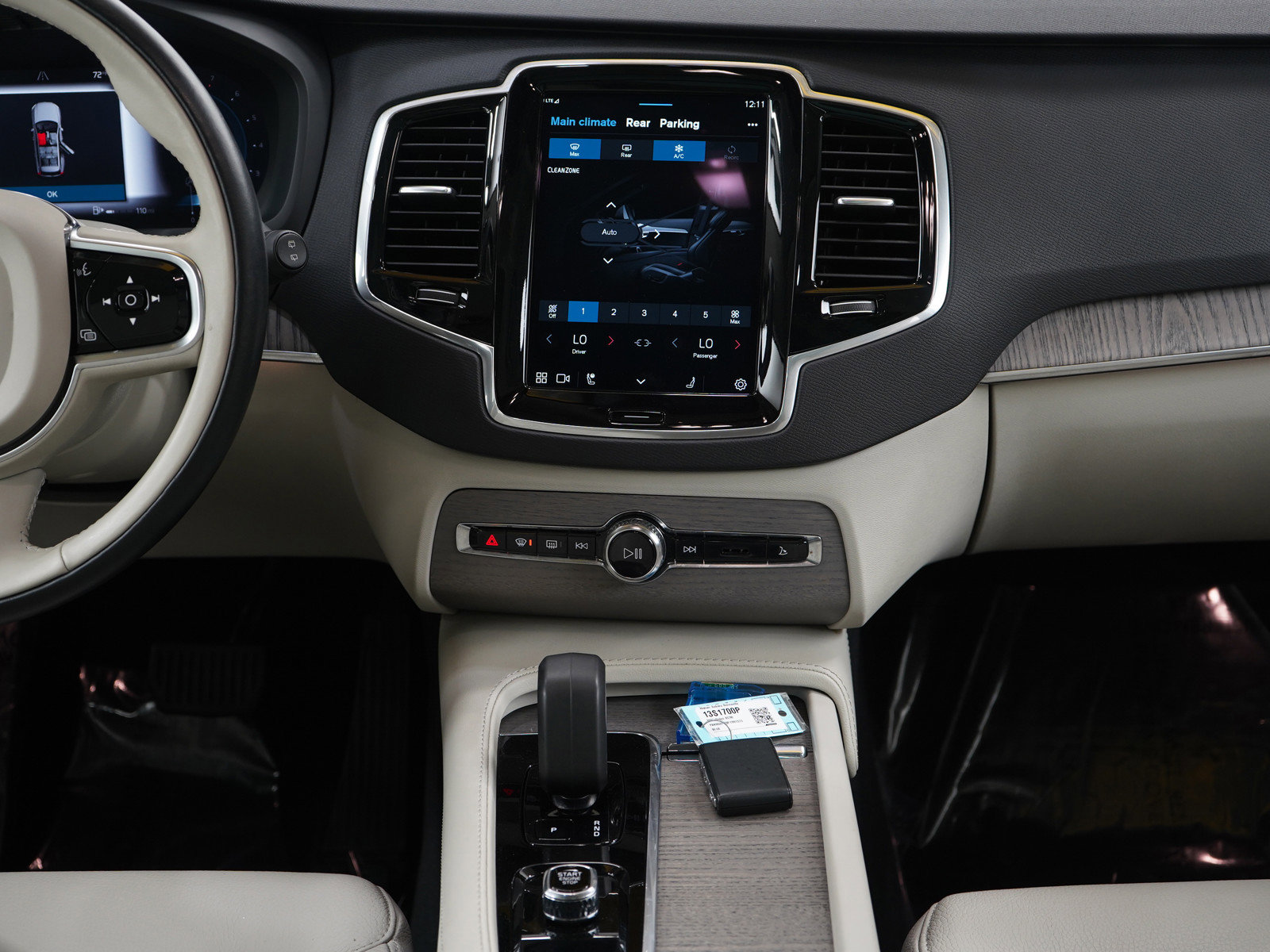 Used 2023 Volvo XC90 B6 Plus image 17