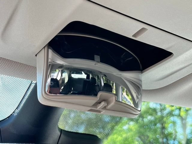 Used 2023 Chrysler Pacifica Touring-L FWD image 36