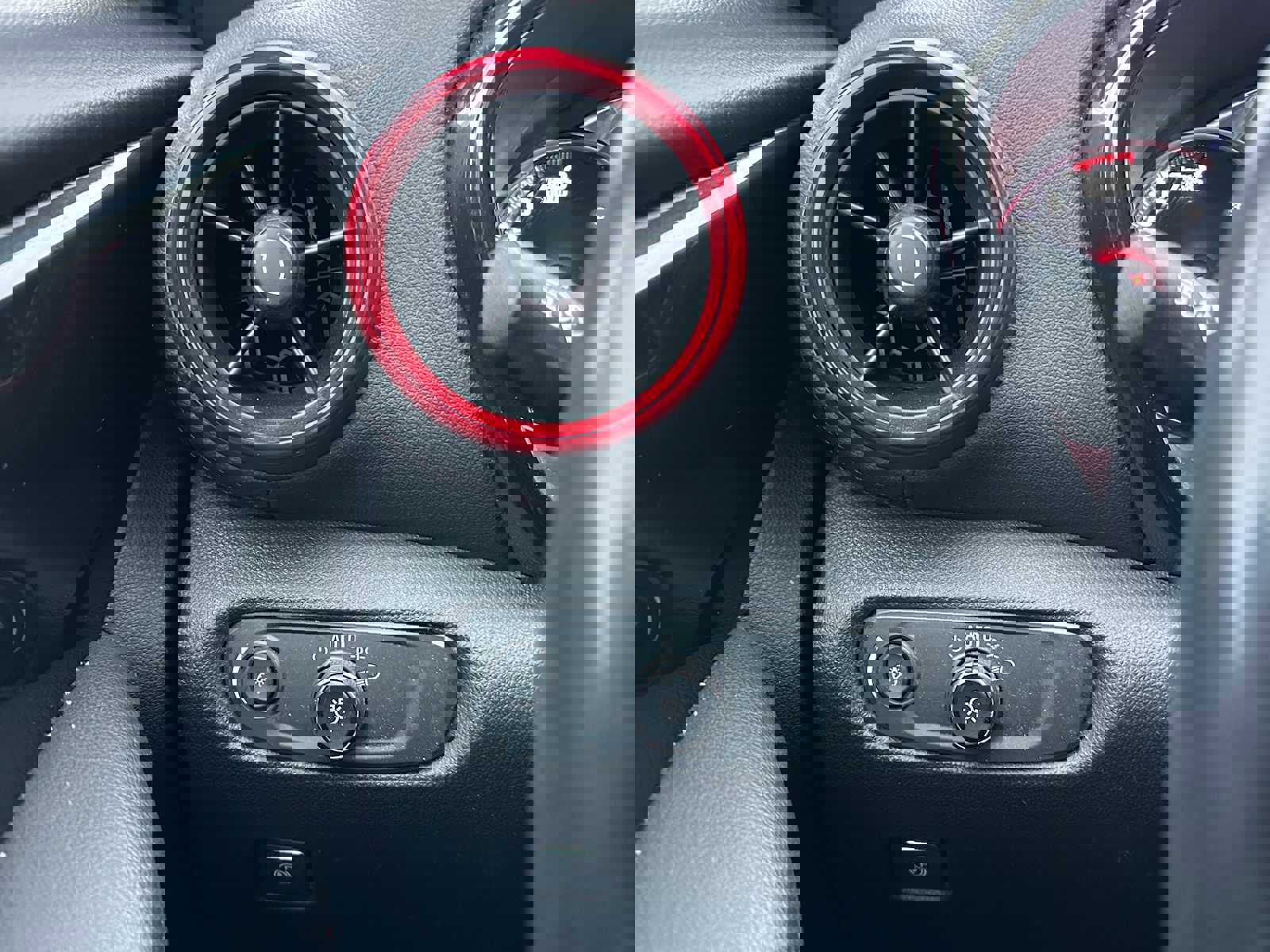 Used 2022 Chevrolet Blazer RS w/ Enhanced Convenience Package image 32