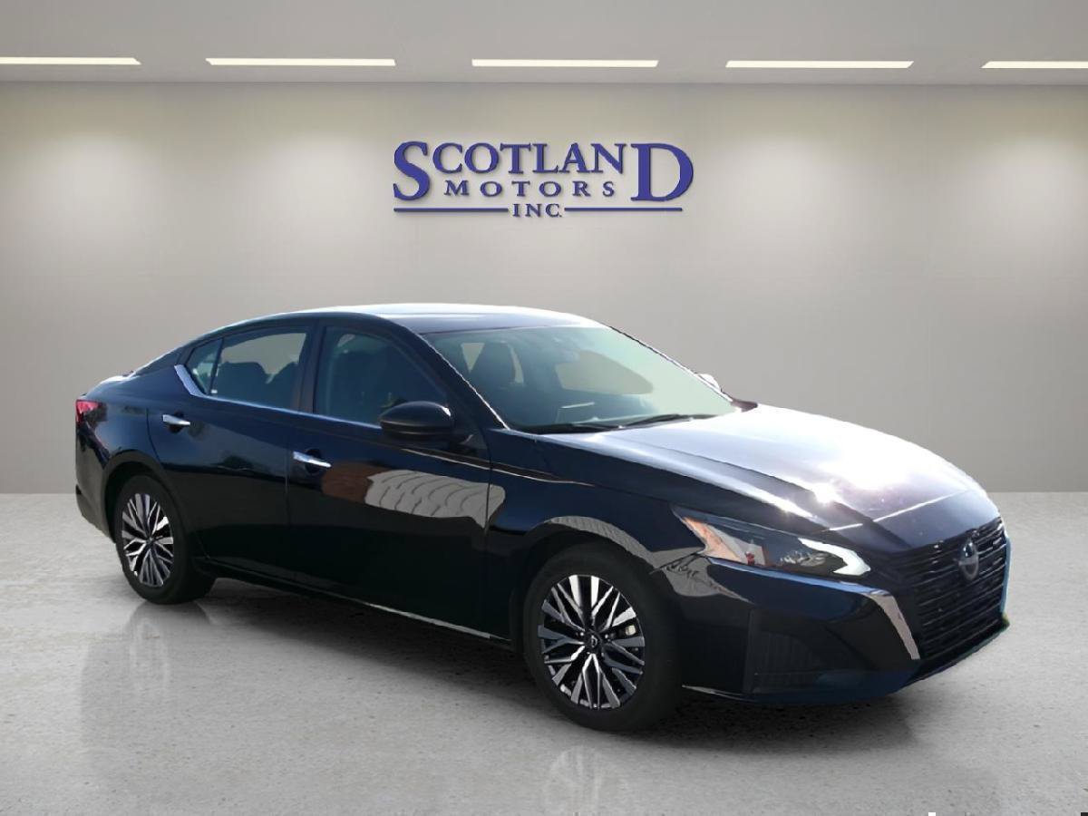 Used 2025 Nissan Altima 2.5 SV FWD image 4