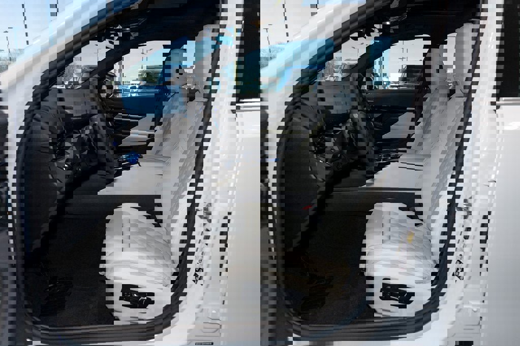 Used 2025 BMW 530i xDrive image 18