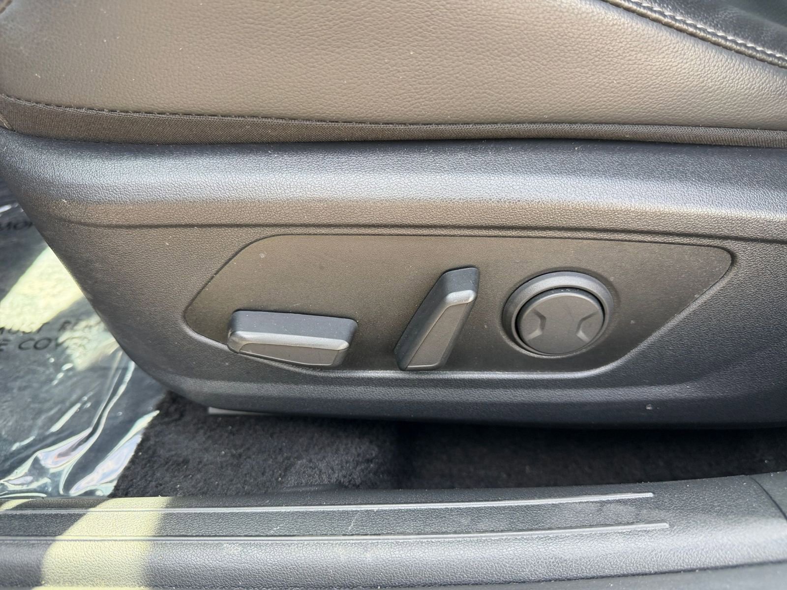 Used 2025 Hyundai Elantra Limited FWD image 23
