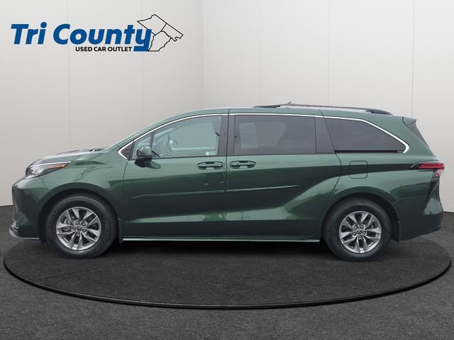 Used 2022 Toyota Sienna LE AWD/4WD image 5