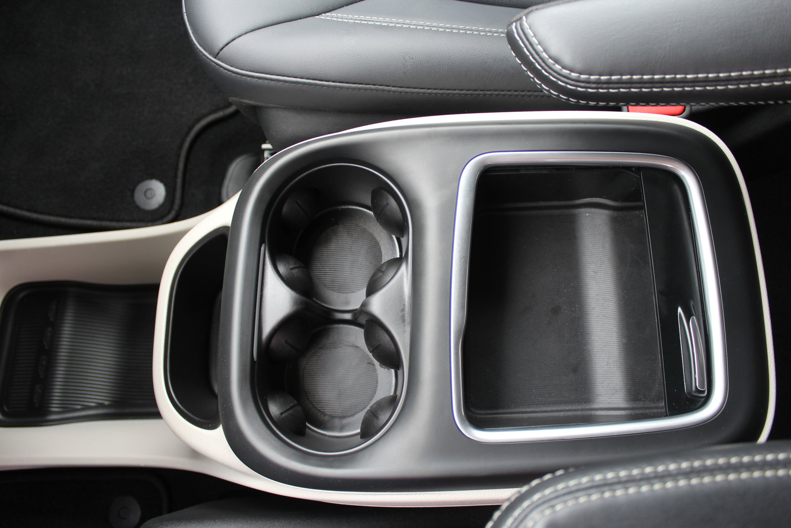 Used 2024 Chrysler Pacifica Select image 39