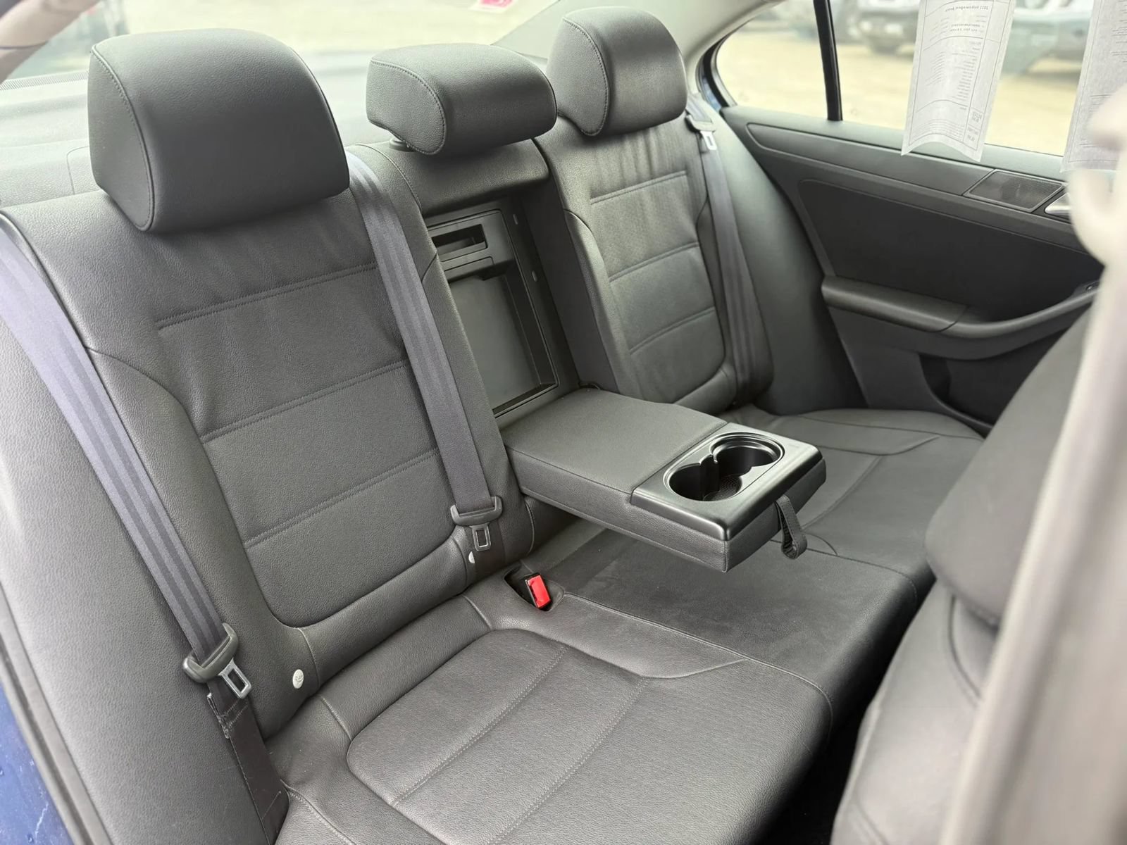 Used 2011 Volkswagen Jetta SE FWD image 15