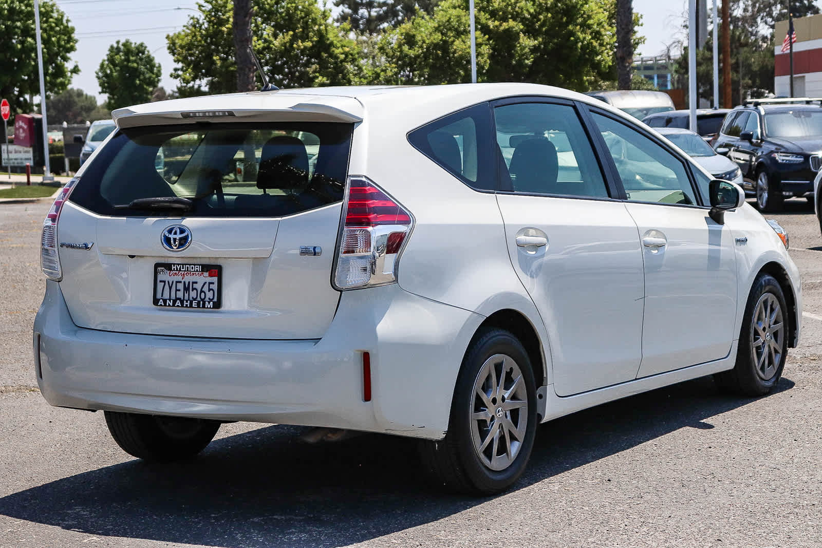 Used 2017 Toyota Prius V Two FWD image 6