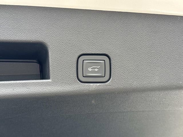 Used 2025 Chevrolet Traverse Z71 w/ Driver Confidence Package image 25