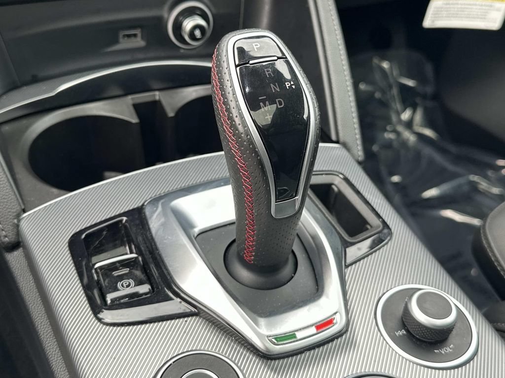 Used 2024 Alfa Romeo Stelvio AWD image 23