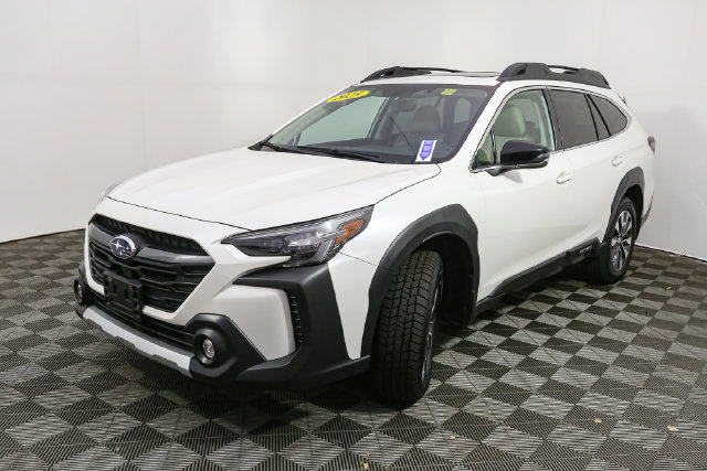 Used 2025 Subaru Outback Limited AWD/4WD image 5