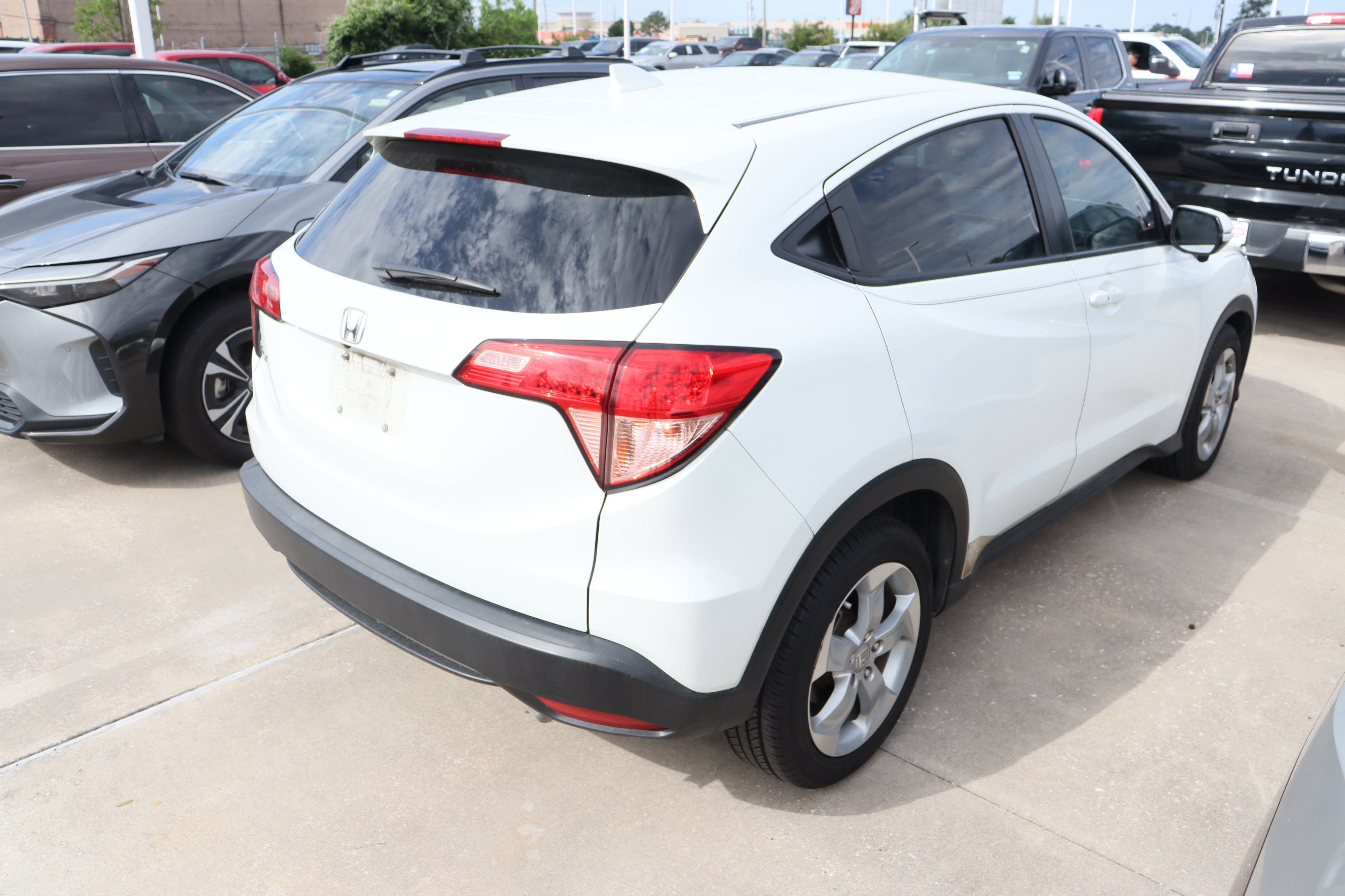 Used 2016 Honda HR-V EX image 10