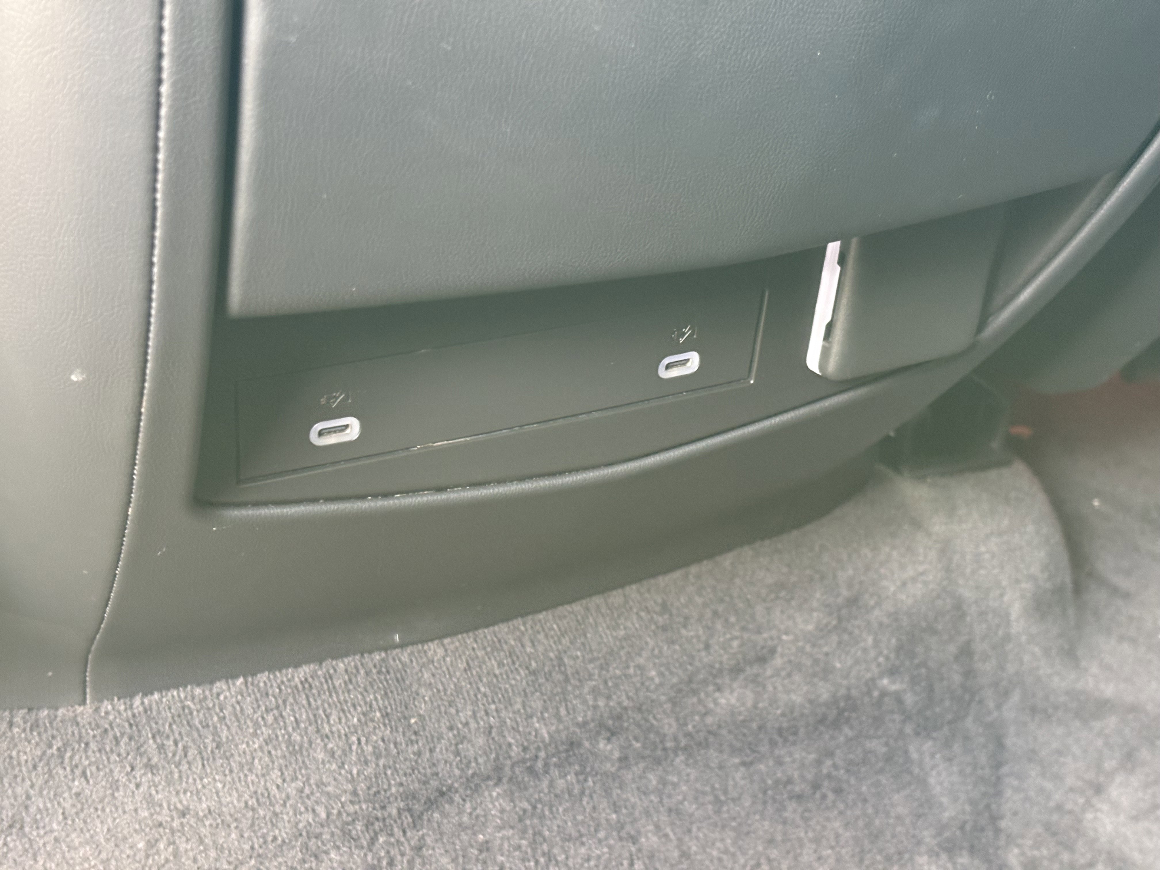 Used 2022 Cadillac Escalade Premium Luxury image 16