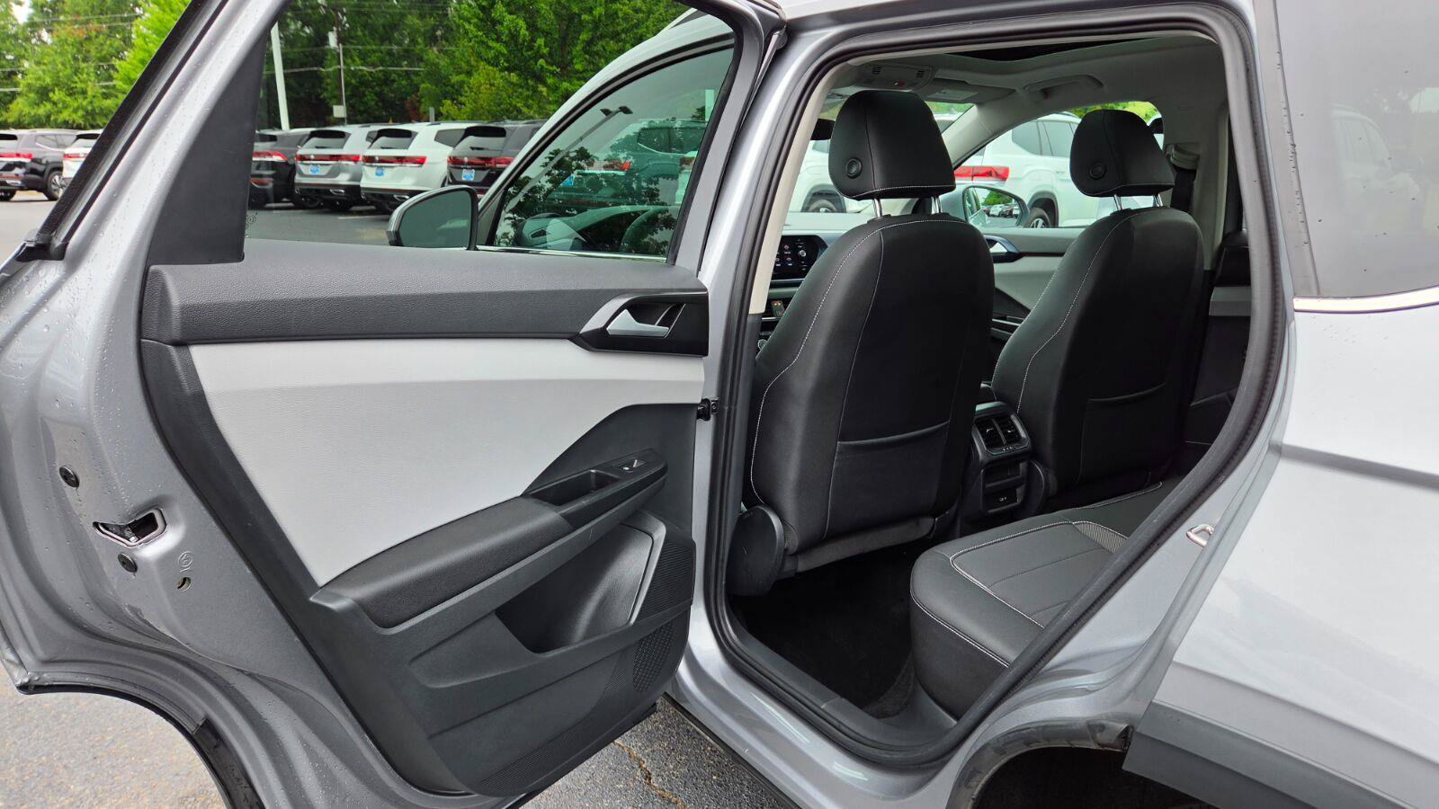 Used 2023 Volkswagen Taos SE w/ Panoramic Sunroof Package FWD image 37