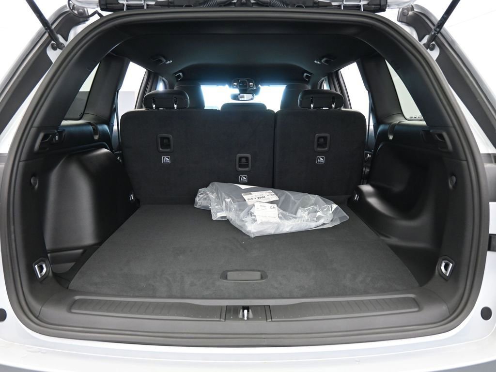 Used 2024 Jeep Grand Cherokee Laredo w/ Trailer Tow Package image 24