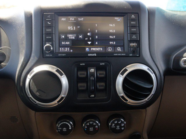 Used 2014 Jeep Wrangler Unlimited Sahara w/ Connectivity Group AWD/4WD image 18