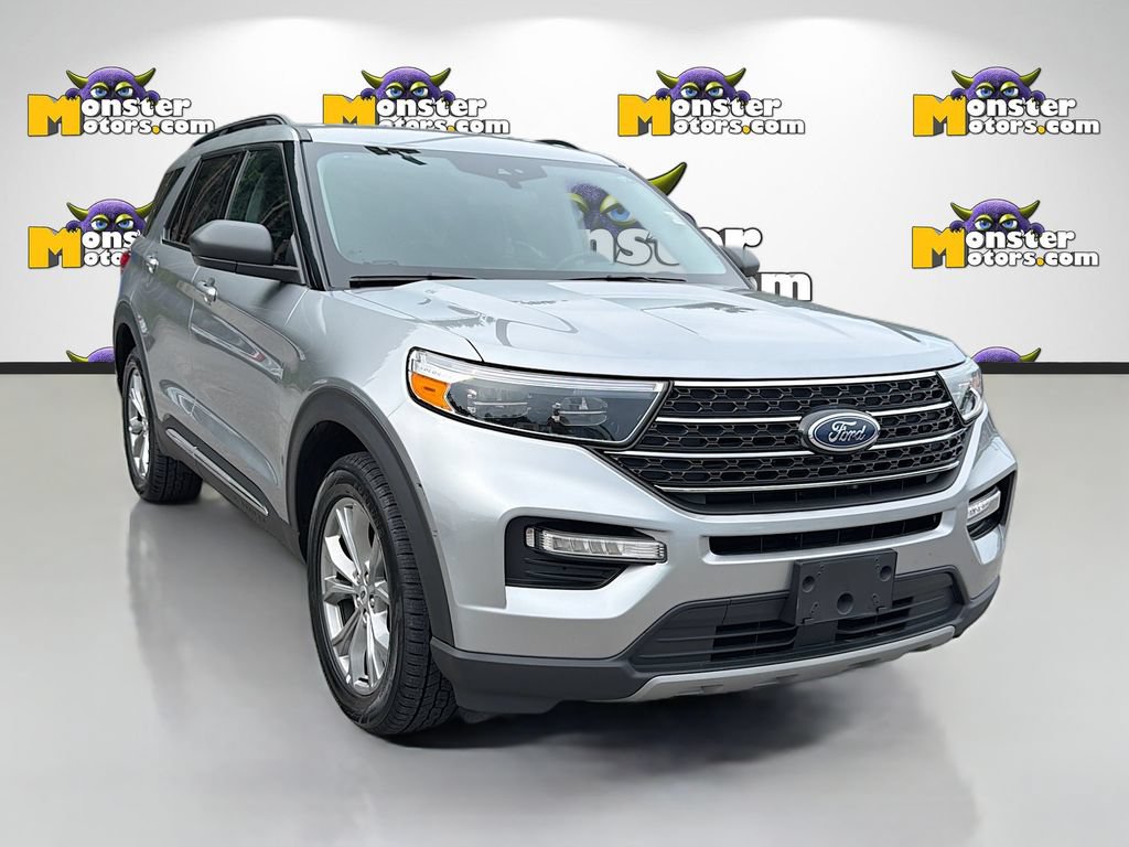 Used 2023 Ford Explorer XLT AWD/4WD image 3