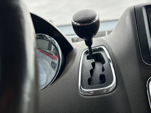 Used 2012 Chrysler Town & Country Limited image 51