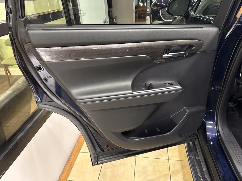Used 2020 Toyota Highlander Platinum AWD/4WD image 22