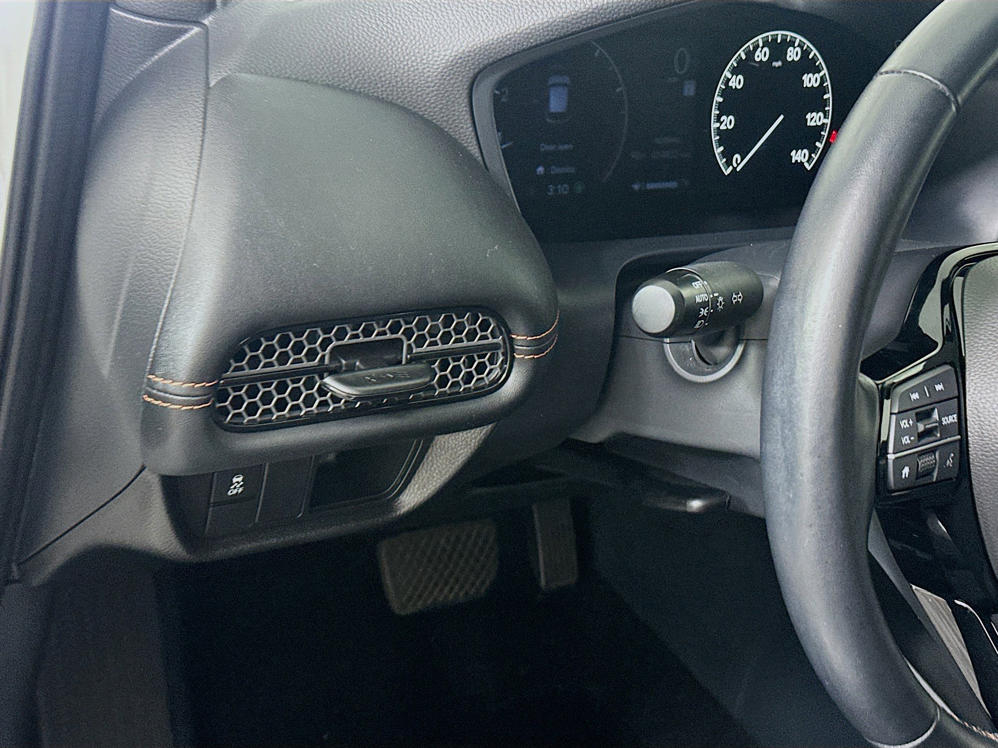 Used 2025 Honda HR-V Sport image 17