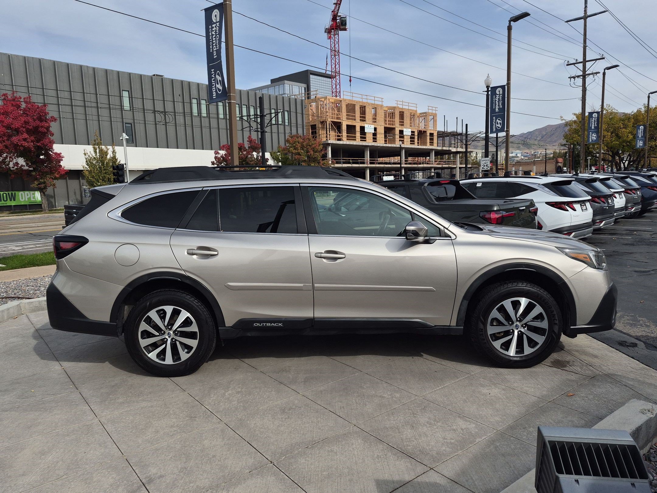 Used 2020 Subaru Outback Premium w/ Popular Package #1 AWD/4WD image 2