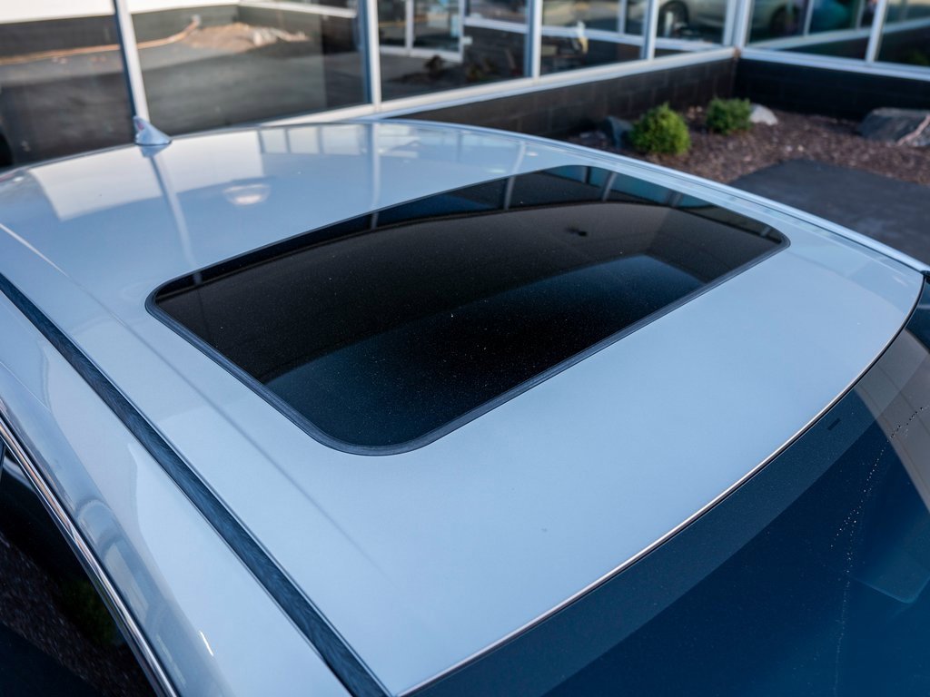 Used 2019 Toyota Avalon XSE image 10