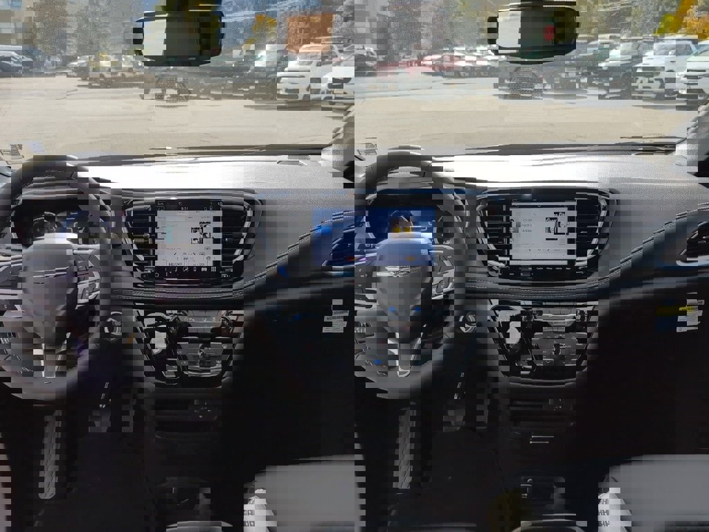 New 2026 Chrysler Pacifica Select image 21