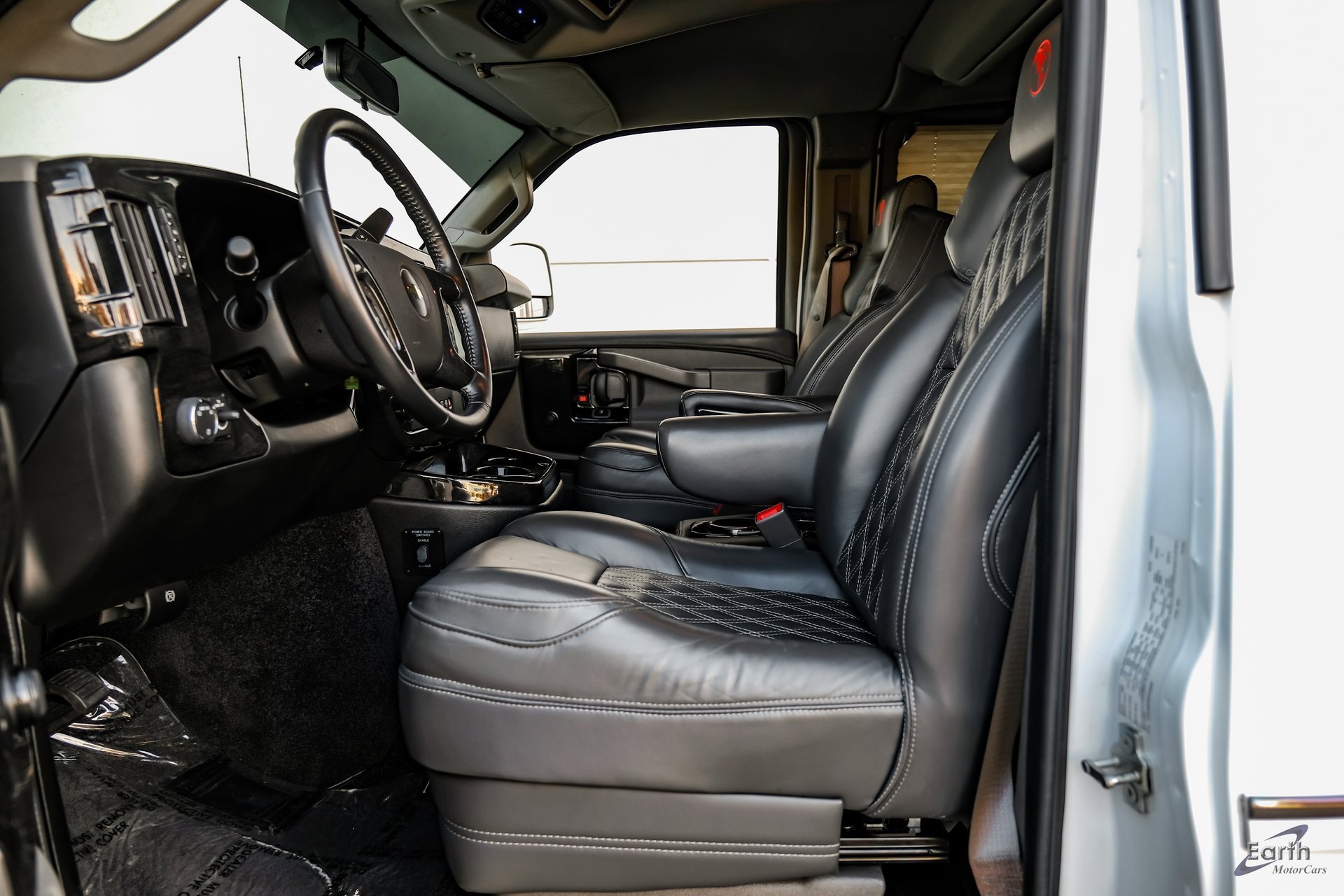 Used 2023 Chevrolet Express 2500 image 35